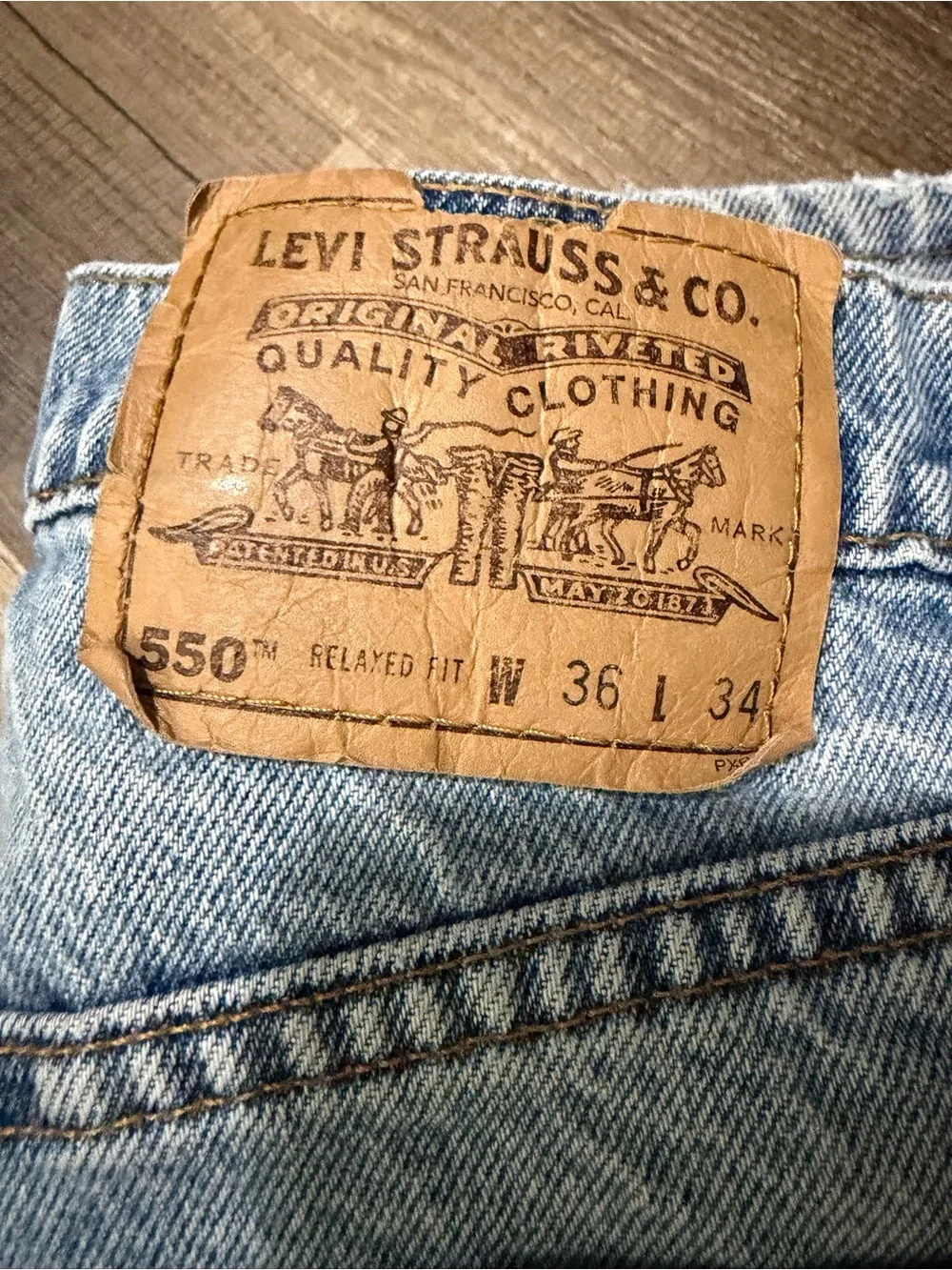 Vintage Levi's 550 Relaxed Fit Men's Jeans - Light Blue Denim